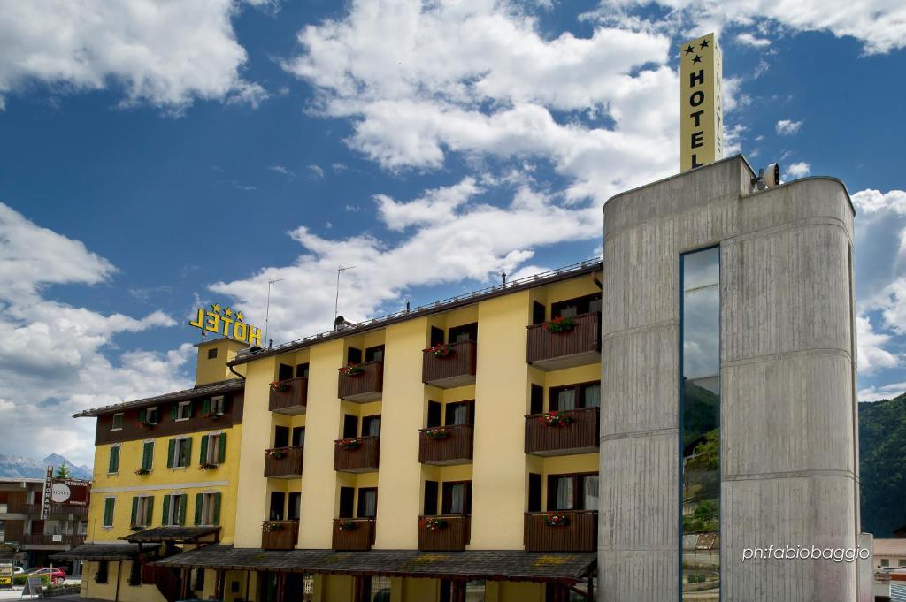 Hotel Ferrovia Calalzo di Cadore Экстерьер фото